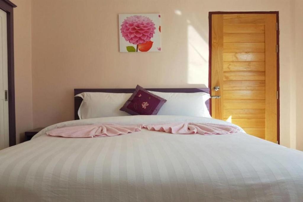 V-House Hotel Trang Exterior photo